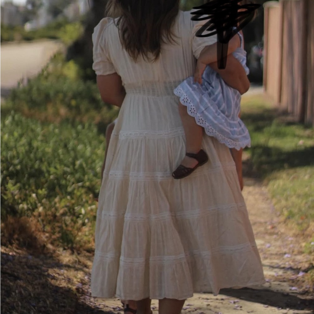Elegant Cream cotton midi Dress - Picture 2 of 2